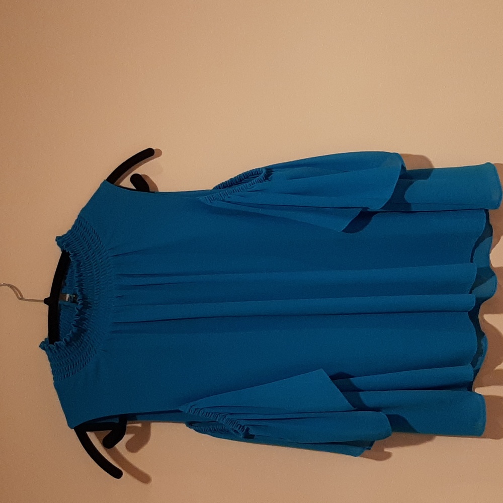 Rachel Roy top with Peek-a-Boo Sleeves Size Large